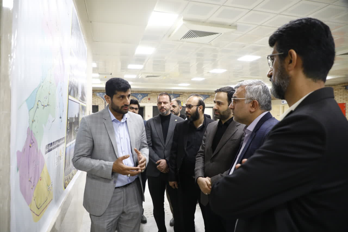 بازدید معاون دیپلماسی اقتصادی وزارت خارجه از متروی قم/حل برخی مشکلات مترو نیازمند دیپلماسی اقتصادی است